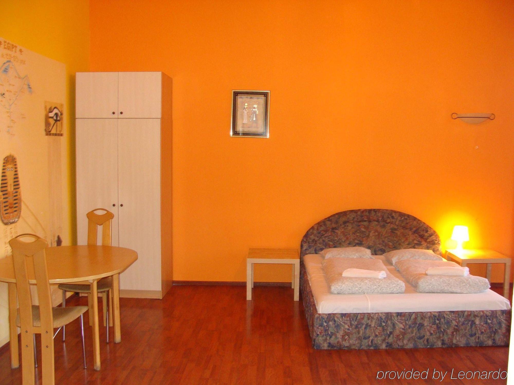 Al Fresco Hostel